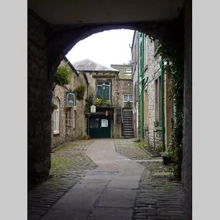 Hébergement de vacances 18th Century Courtyard Property