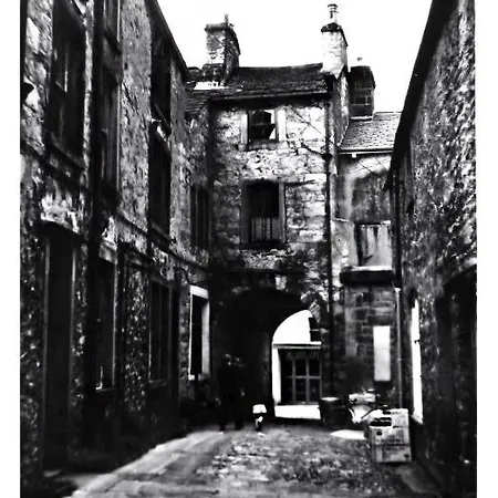 Hébergement de vacances 18th Century Courtyard Property *